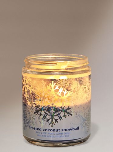 Ароматизированная свеча Frosted Coconut Snowball Bath & Body Works