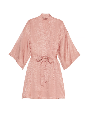 Сатиновий халат The Tour '23 Icon Satin Robe Serenity Pink від Victoria's Secret